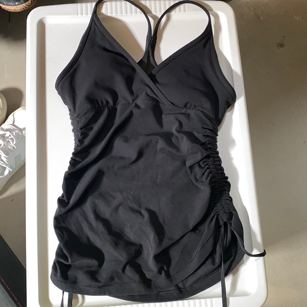 Lululemon Black workout/ dance top with built in bra.